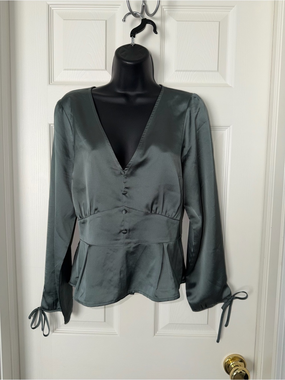Abercrombie & Fitch Long Sleeve Satin Peplum Blouse